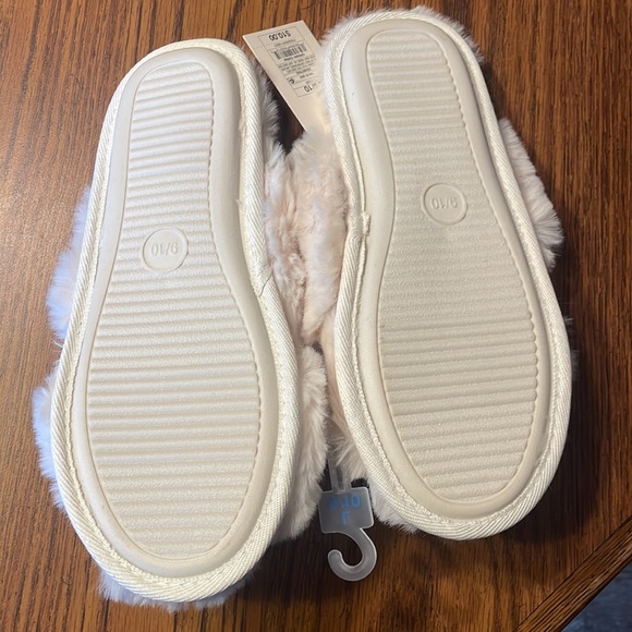 Stars above women’s soft and cozy slippers, size 9/10. - Picture 5 of 5